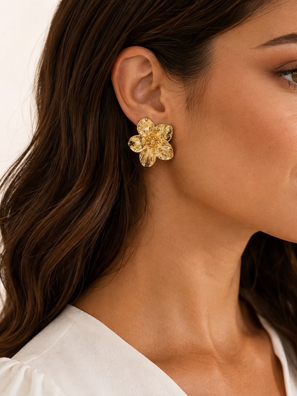 🌸 Gold-Tone Textured Flower Statement Earrings – Brand New
